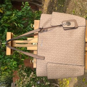 Guess Tote